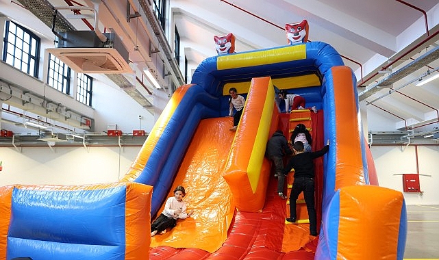 Aydın Büyükşehir Belediye Başkanı Özlem Çerçioğlu, yarıyıl tatiline giren çocukları