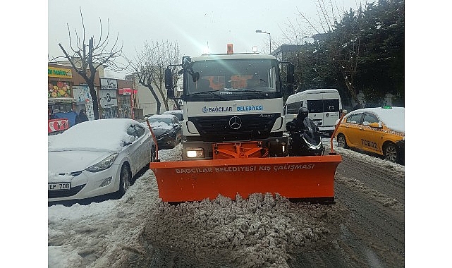 Bağcılar Belediyesi, kar yağışının etkili olduğu ilçede 36 araç ve