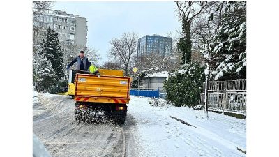 Bakırköy Belediyesi, kar yağışının başlamasıyla birlikte vatandaşların herhangi bir mağduriyet