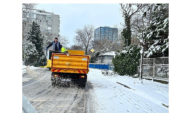 Bakırköy Belediyesi, kar yağışının başlamasıyla birlikte vatandaşların herhangi bir mağduriyet