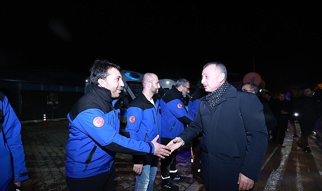 Kocaeli Büyükşehir Belediye Başkanı Tahir Büyükakın, yılın son saatlerinde görev