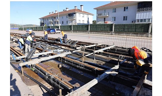 Başkan Büyükakın, ray döşeme çalışmaları başlayan 1.4 km uzunluğundaki Alikahya-Kartepe