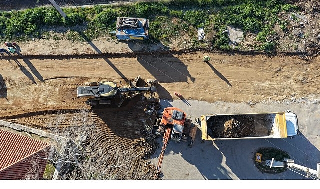 Kente yeni yollar kazandırmak ve mevcut yolları yenilemek için çalışmalarını