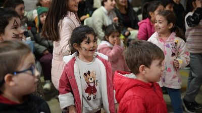 Aydın Büyükşehir Belediye Başkanı Özlem Çerçioğlu’nun çocuklara karne hediyesi olarak