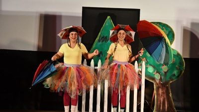 Aydın Büyükşehir Belediyesi Şehir Tiyatroları tarafından kentin dört bir yanında