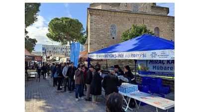 Aydın Büyükşehir Belediyesi, Miraç Kandili’nde Aydınlı vatandaşlara helva hayrında bulundu.