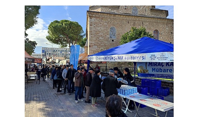 Aydın Büyükşehir Belediyesi, Miraç Kandili’nde Aydınlı vatandaşlara helva hayrında bulundu.