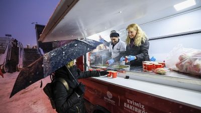 Bakırköy Belediyesi, kış aylarında soğuk havanın etkisini artırdığı sabah saatlerinde