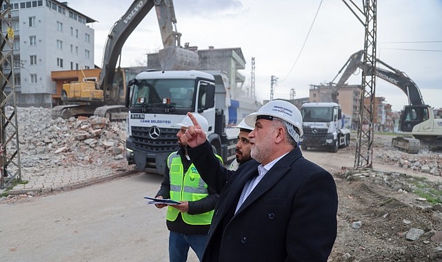 Canik Belediye Başkanı İbrahim Sandıkçı, depreme karşı güvenli yaşam alanları