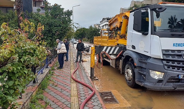 Kemer Belediye Başkanı Necati Topaloğlu, Kemer’de sağanak yağmur nedeniyle Kemer