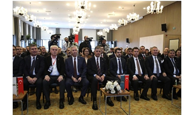 Ankara’da gerçekleştirilen Afetlere Dirençli Kentler ve Toplumlar Paneli’nde konuşan Sağlıklı