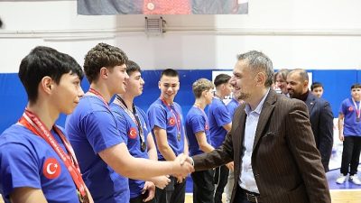 Bayrampaşa Belediye Başkan Vekili İbrahim Akın, Semih Erden Spor Salonu’nda