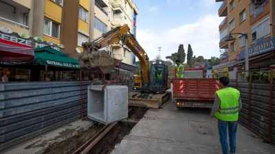 İzmir Büyükşehir Belediyesi İZSU Genel Müdürlüğü’nün Sevgi Yolu’nda yürüttüğü yağmur