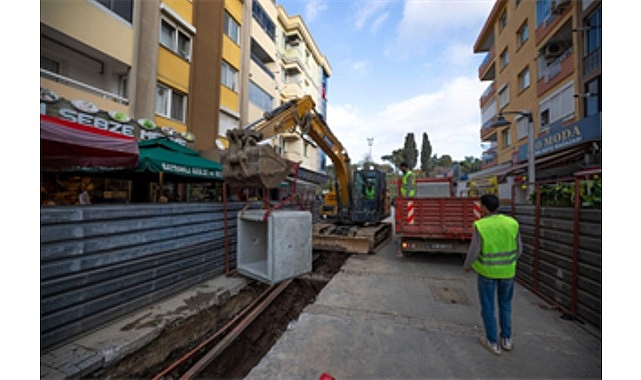 İzmir Büyükşehir Belediyesi İZSU Genel Müdürlüğü’nün Sevgi Yolu’nda yürüttüğü yağmur