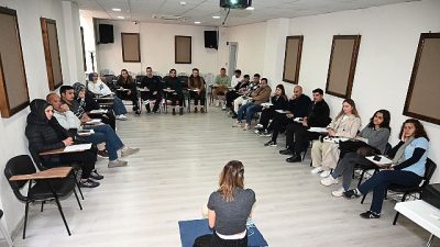 Kemer Belediyesi personeline İlk Yardım Eğitmeni Halit Özdemir tarafından ilk