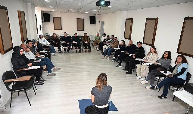 Kemer Belediyesi personeline İlk Yardım Eğitmeni Halit Özdemir tarafından ilk