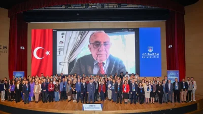 Tıp eğitimi; bilimsel ilerlemeler, teknolojik devrimler ve evrilen toplumsal beklentiler