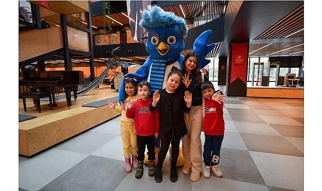 Beylikdüzü Belediyesi tarafından düzenlenen 11. Yarıyıl Şenliği, renkli görüntülere sahne