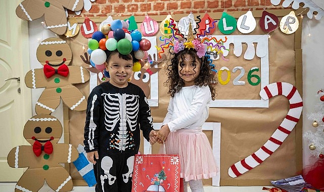 Bornova Belediyesi’nin Çocuk Oyun ve Aktivite Merkezlerinde düzenlenen yılbaşı etkinliklerinde,