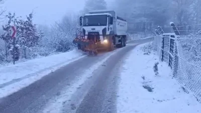 Bursa Büyükşehir Belediyesi, kentin farklı noktalarında etkili olan kar yağışı