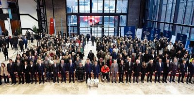 Kocaeli Büyükşehir Belediyesi öncülüğünde düzenlenen Engelsiz Ulaşım Çalıştayı’nda, özel bireylerin