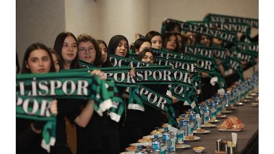 Başkan Büyükakın, Kocaelispor’un 59. yıldönümü kutlamalarında sahne alan Körfez Atatürk