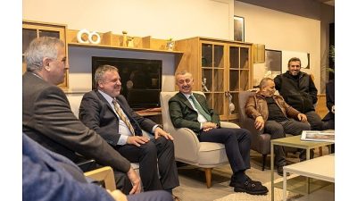 Kocaeli Büyükşehir Belediye Başkanı Tahir Büyükakın, İzmit Zincirlikuyu Caddesi esnafını