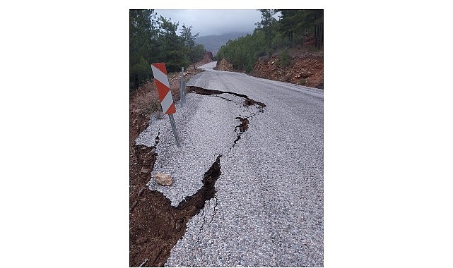 Antalya Büyükşehir Belediyesi Alanya’nın yüksek kesimlerinde karla mücadele çalışmalarını sürdürürken,