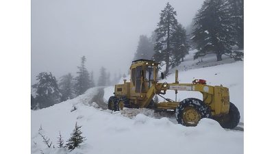 Antalya Büyükşehir belediyesi ekiplerinin yüksek kesimlerde karla mücadelesi sürüyor. Alanya