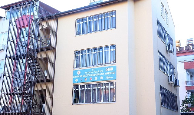 Antalya Büyükşehir Belediyesi, soğuk kış günlerinde sokakta yaşayan evsiz vatandaşları