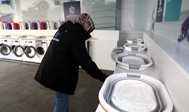 Kocaeli Büyükşehir Belediyesi, üniversite öğrencilerinin yükünü hafifletmeye devam ediyor.