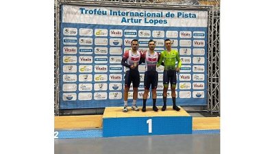 Konya Büyükşehir Belediyespor Bisiklet Takımı sporcularından Ramazan Yılmaz ve Mustafa