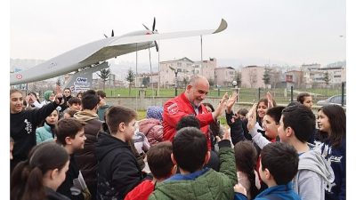 Canik Belediyesi'nin yarıyıl tatilinde gerçekleştirdiği bilim ve teknoloji etkinlikleri gençlerin