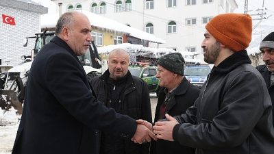 Karla mücadele çalışmalarına ara vermeden devam eden Canik Belediyesi, trafik