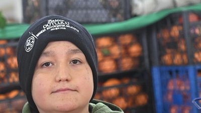 Salihli’de soğuk kış günlerinde esnafın yanında olmak amacıyla Çarşamba Pazarı’nda