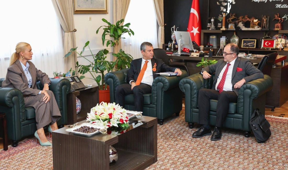 Chemtrails...Ünlü sanatçı Tuğba Özay, Adli Bilimciler Derneği Başkanı Prof. Dr.