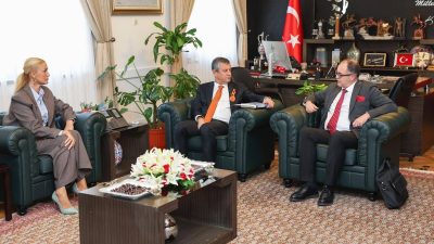 Chemtrails...Ünlü sanatçı Tuğba Özay, Adli Bilimciler Derneği Başkanı Prof. Dr.