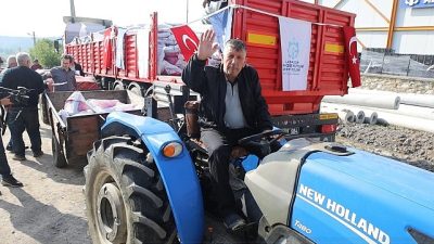 Çiftçilere tarımsal desteklerini bu yıl da sürdüren Kocaeli Büyükşehir Belediyesi,