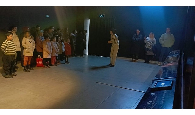 Çiğli Belediyesi’nin yarıyıl tatiline özel olarak hayata geçirdiği “Karneni Getir,