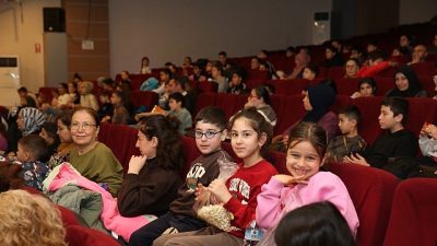 Çiğli Belediyesi, yarıyıl tatilinde çocuklara unutulmaz bir sinema deneyimi yaşattı.
