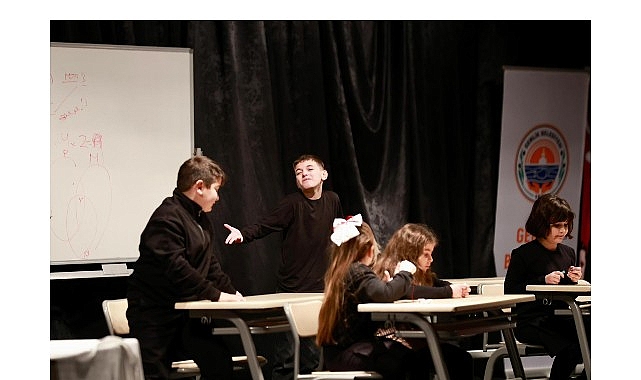 Gemlik Belediyesi tarafından düzenlenen çocuk etkinlikleri kapsamında, “Okulda Sıradan Bir