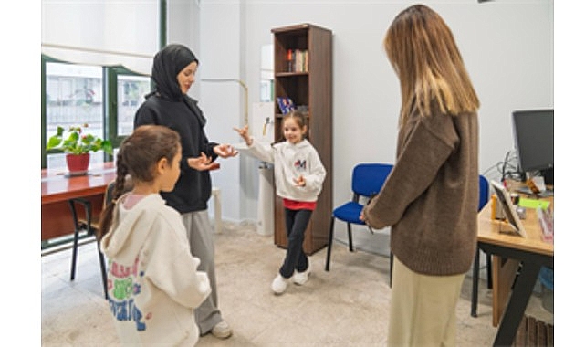 İzmir Büyükşehir Belediyesi tarafından okuma yazma güçlüğü yaşayan çocukların gelişimine