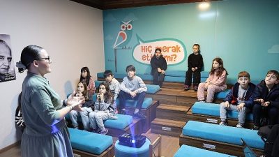 Nilüfer Belediyesi’nin düzenlediği “Çocuklar İçin Felsefe” atölyesinde bir araya gelen