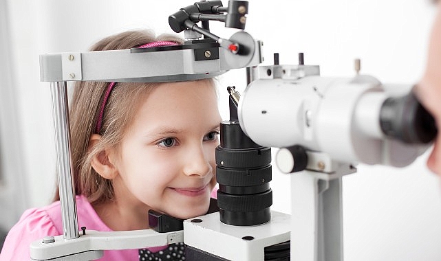 Çocuklarda 7 yaşından itibaren başlayabilmesine rağmen çoğu zaman 20’li yaşlara