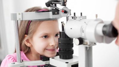 Çocuklarda 7 yaşından itibaren başlayabilmesine rağmen çoğu zaman 20’li yaşlara