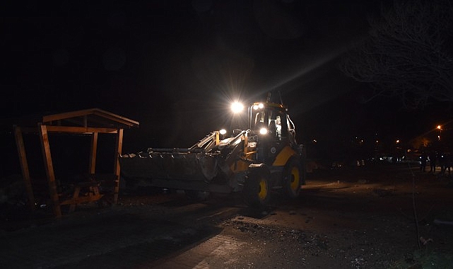Gemlik’te etkili olan kuvvetli yağış ve fırtına, Karacaali ve Narlı