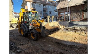 Kocaeli Büyükşehir Belediyesi, kent genelinde yol yapım ve yenileme çalışmalarıyla
