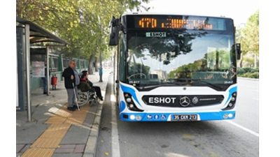 İzmir Büyükşehir Belediyesi’nin ödüllü “Duraktayım” uygulaması, engellilerin kent içi ulaşımını