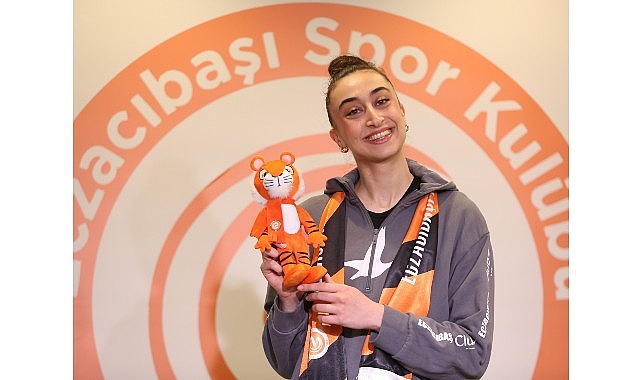 Eczacıbaşı Dynavit, 2020–21 sezonundan bu yana formasını terleten milli pasör