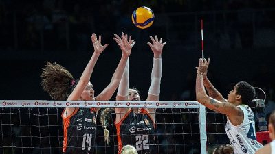 Eczacıbaşı Dynavit, Vodafone Sultanlar Ligi’nin on sekizinci haftasında deplasmanda derbiye